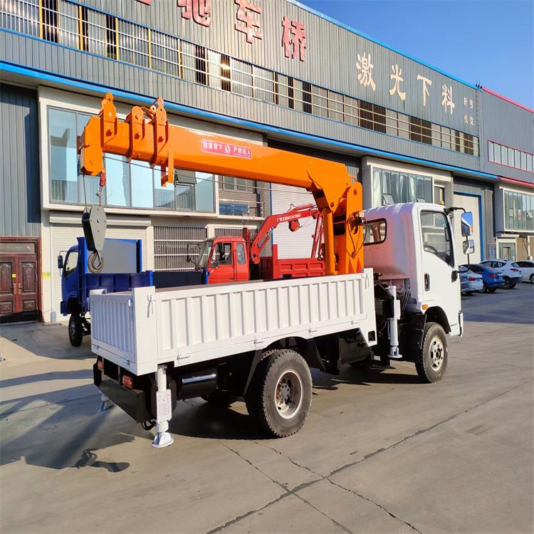 大堂区三轮随车吊定制 农用改装机自备吊中瑞长期出售